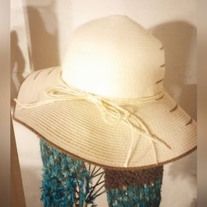 D&Y sun collection hats  ***comes with two hats one white and one off white****